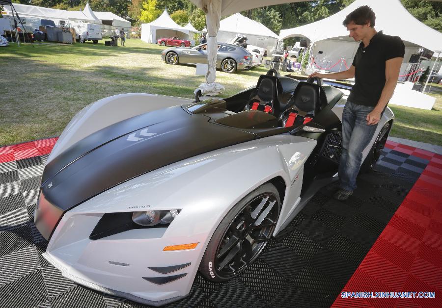 Varios coches lujosos están exhibidos en una exhibición de coches lujosos en Vancouver, Cananda el 11 de septiembre. La exposición de dos días de duración muestra más de 180 coches lujosos y limitados. 