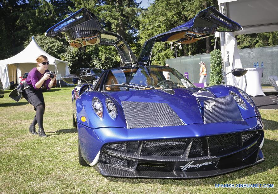 Varios coches lujosos están exhibidos en una exhibición de coches lujosos en Vancouver, Cananda el 11 de septiembre. La exposición de dos días de duración muestra más de 180 coches lujosos y limitados. 