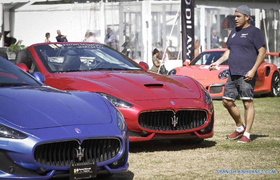 Varios coches lujosos están exhibidos en una exhibición de coches lujosos en Vancouver, Cananda el 11 de septiembre. La exposición de dos días de duración muestra más de 180 coches lujosos y limitados. 