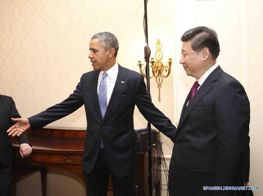 El presidente chino Xi Jinping (D) se reunió con el presidente estadounidense Barack Obama en la Haya, Holanda, el 24 de marzo de 2014 en el marco de el cumbre de seguridad nuclear. 