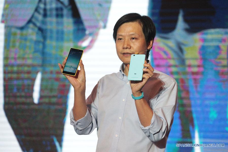 El eje ejecutivo y CEO de la compañía china de teléfonos inteligente Xiaomi presentó en Beijing el 22 de septiembre el 4c de Xiaomi. El fabricante chino tiene previsto lanzar el nuevo modelo hoy mismo en linea.   