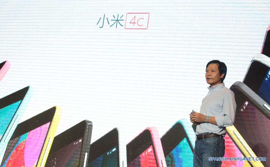 El eje ejecutivo y CEO de la compañía china de teléfonos inteligente Xiaomi presentó en Beijing el 22 de septiembre el 4c de Xiaomi. El fabricante chino tiene previsto lanzar el nuevo modelo hoy mismo en linea.   