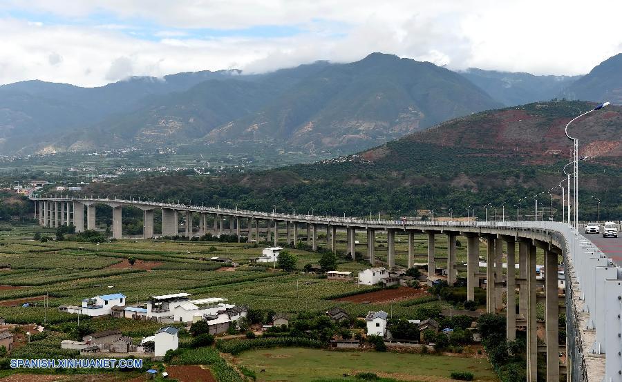 Siendo provincia fronteriza, Yunnan ha desarrollado una red de transporte que conecta la misma con los países vecinos. 