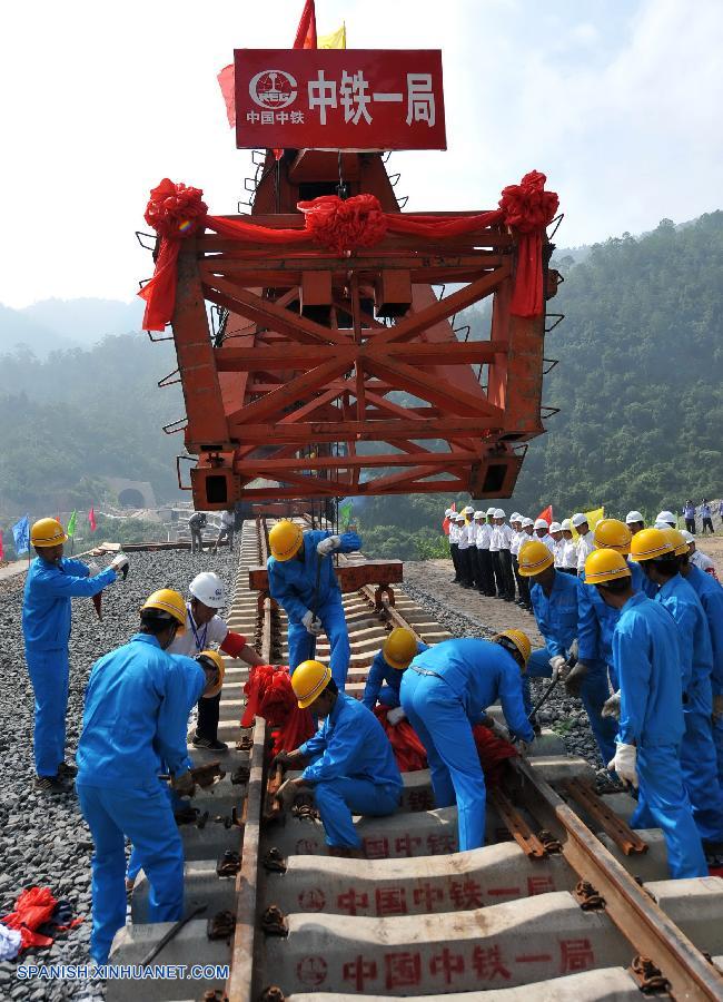 Siendo provincia fronteriza, Yunnan ha desarrollado una red de transporte que conecta la misma con los países vecinos. 