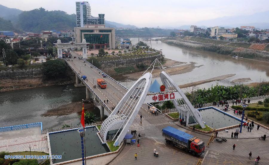 Siendo provincia fronteriza, Yunnan ha desarrollado una red de transporte que conecta la misma con los países vecinos. 