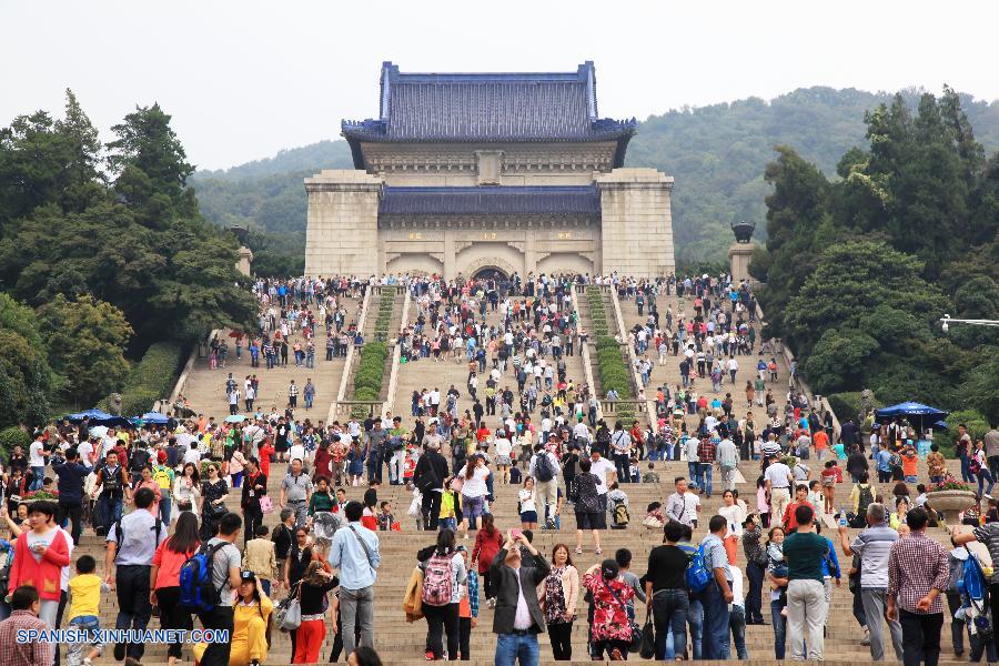 Muchos turistas viajan en vacaciones del Día Nacional