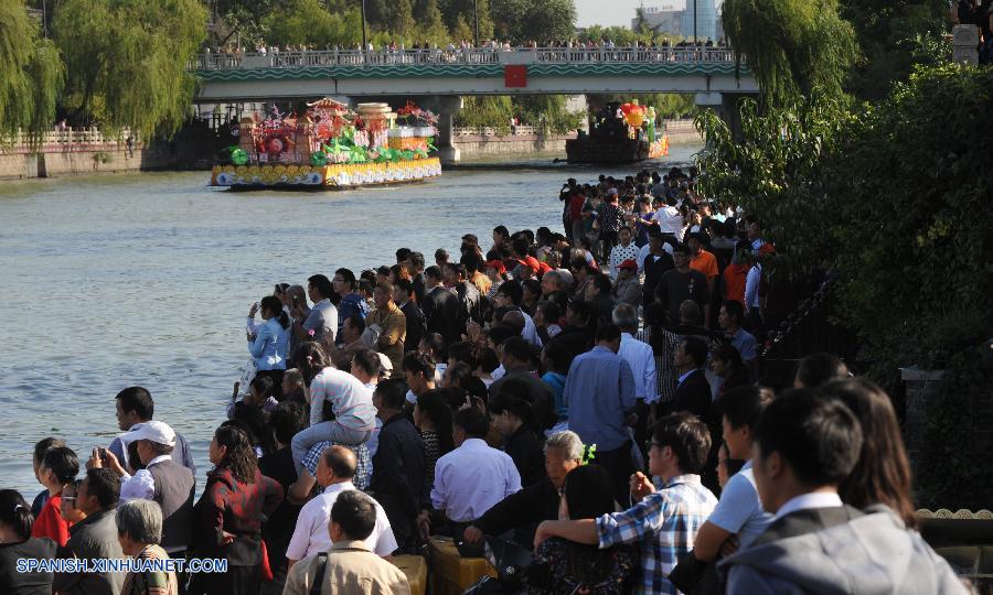 Muchos turistas viajan en vacaciones del Día Nacional