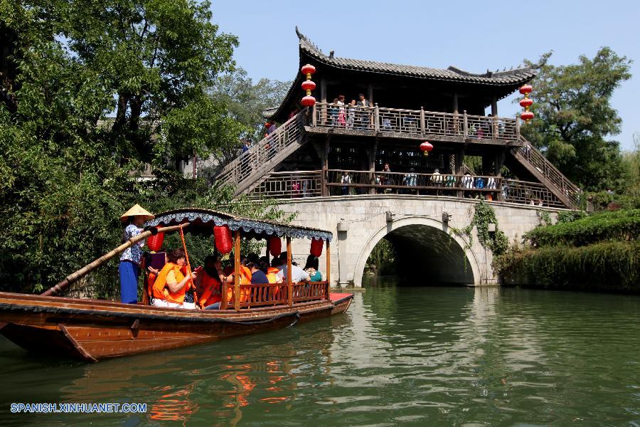 Bello paisaje en otoño en China