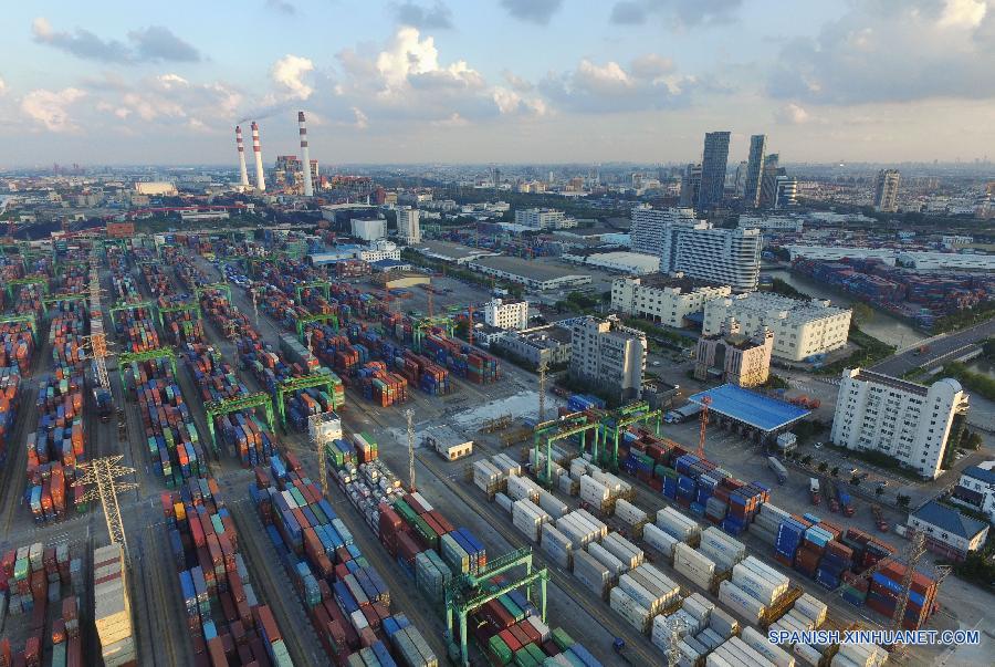 Una foto aérea muestra la Zona de Libre Comercio Piloto Shanghai de China, este de China el 15 de septiembre. 