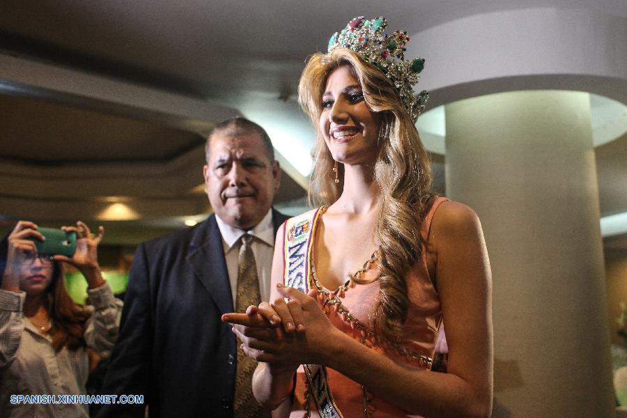 Mariam Habach recibe la corona de Miss Venezuela el día 8 de octubre en Caracas. Según prensa local, ella participará en el concurso de Miss Universo que se celebrará en enero de 2016 representando Venezuela. 