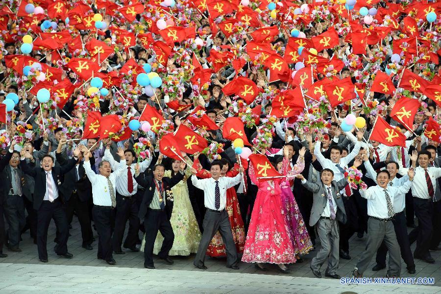 La República Popular Democrática de Corea (RPDC) llevó a cabo la tarde del sábado un enorme desfile militar en la Plaza Kim Il Sung en Pyongyang, la capital nacional, para conmemorar el 70° aniversario de la fundación del Partido de los Trabajadores de Corea (PTC).