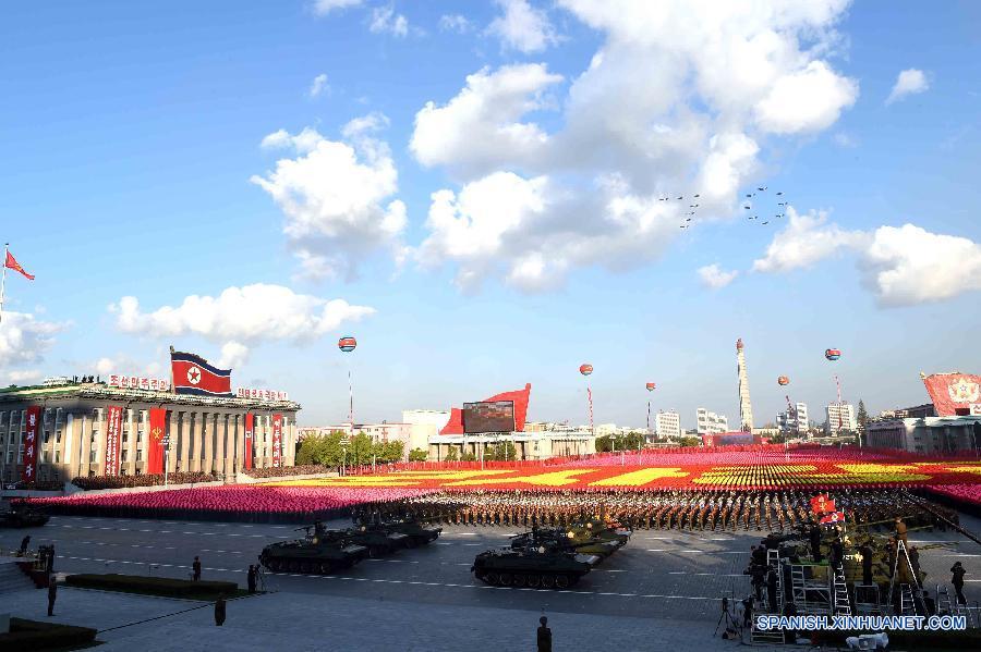 La República Popular Democrática de Corea (RPDC) llevó a cabo la tarde del sábado un enorme desfile militar en la Plaza Kim Il Sung en Pyongyang, la capital nacional, para conmemorar el 70° aniversario de la fundación del Partido de los Trabajadores de Corea (PTC).