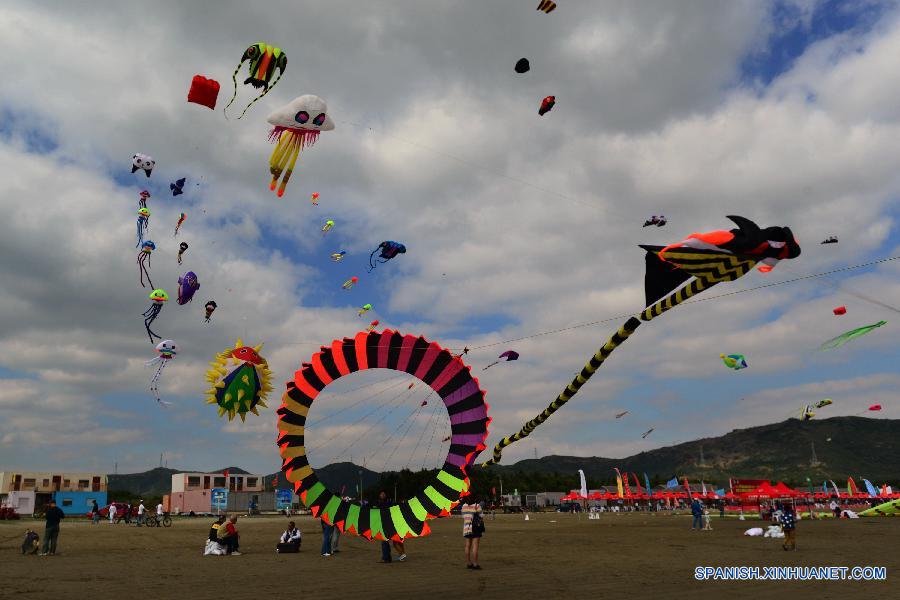 El festival Internacional de Cometa de Daishan se inauguró recientemente en la la isla Daishan de la ciudad de Zhoushan, en la provincia oriental china de Zhejang. 