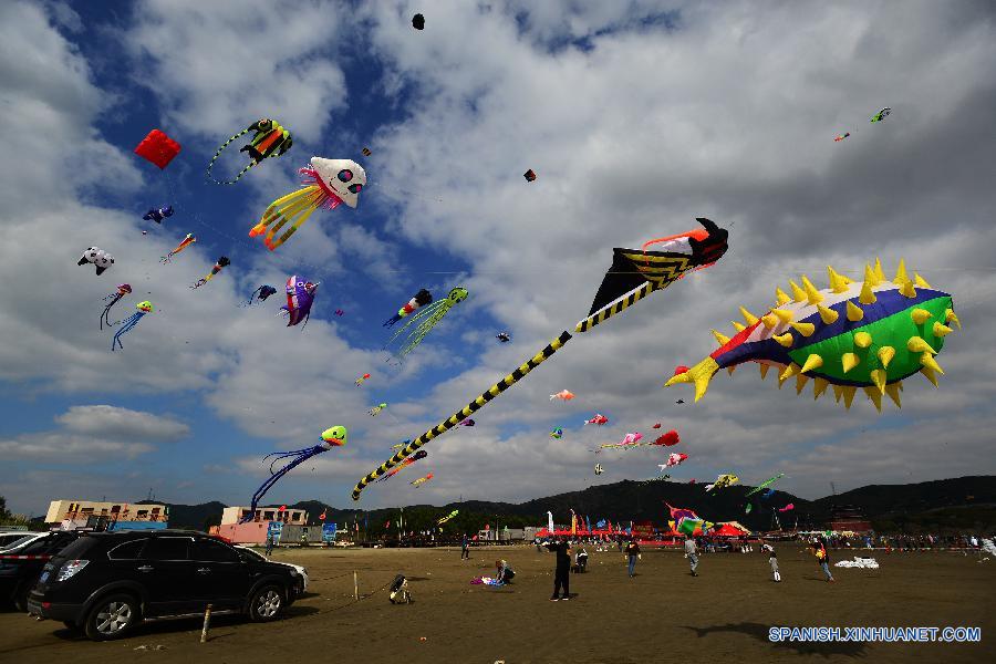 El festival Internacional de Cometa de Daishan se inauguró recientemente en la la isla Daishan de la ciudad de Zhoushan, en la provincia oriental china de Zhejang. 