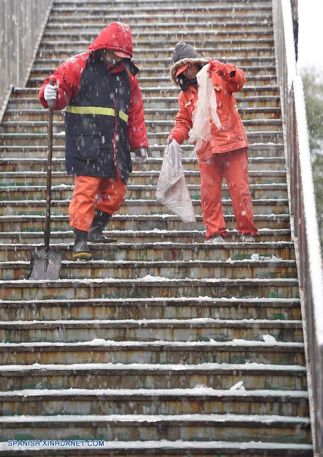 Desde la noche del día 5, nieva en varios distritos de Beijing, la capital de China.