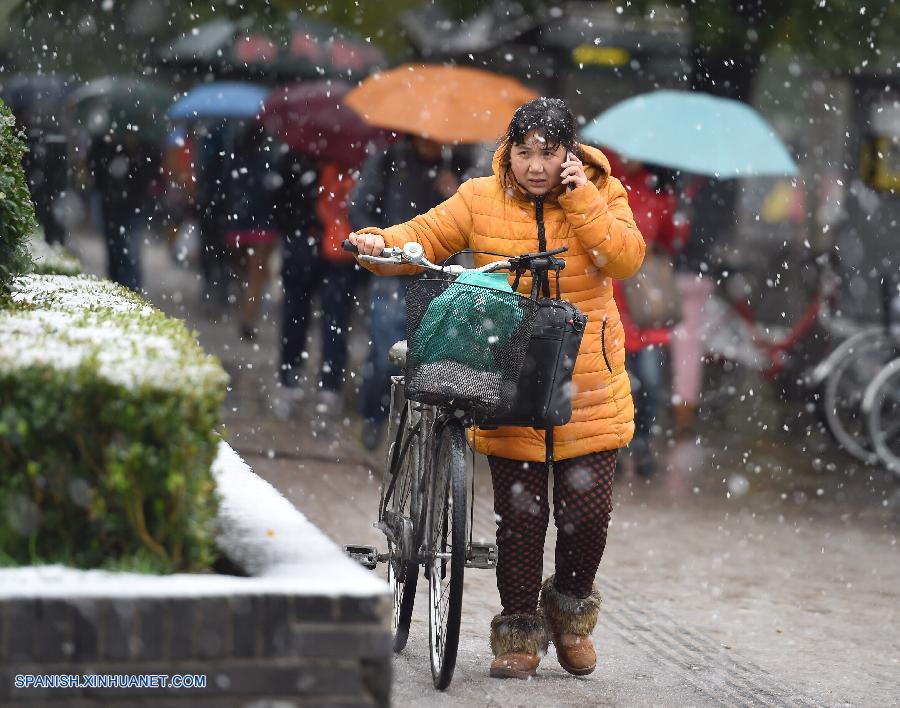 Desde la noche del día 5, nieva en varios distritos de Beijing, la capital de China.