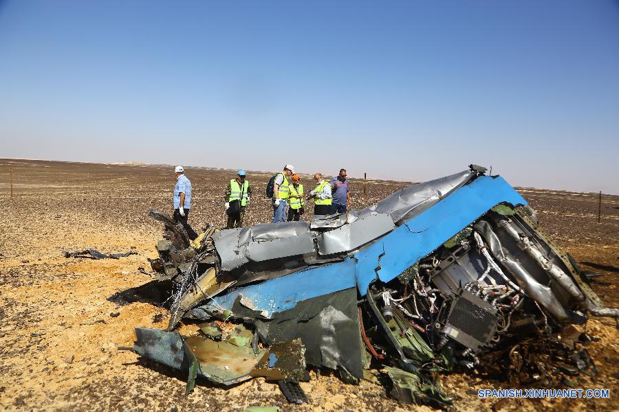 Los restos del avión ruso que se estrelló en la Península de Sinaí en Egipto serán trasladados en breve a la capital El Cairo, aunque aún no se aclaran las razones del desplome, indicó hoy el jefe del comité de investigación encabezado por Egipto a los reporteros en una conferencia de prensa.