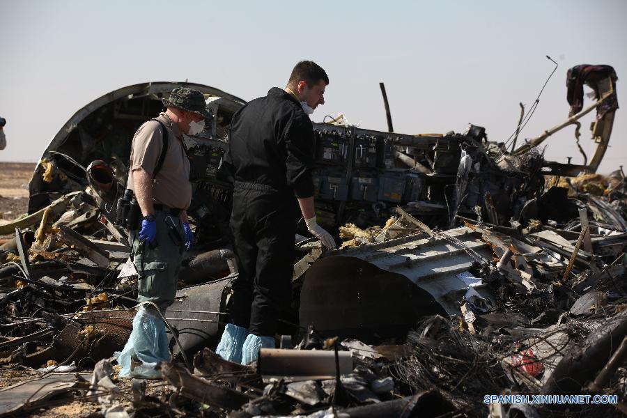 Los restos del avión ruso que se estrelló en la Península de Sinaí en Egipto serán trasladados en breve a la capital El Cairo, aunque aún no se aclaran las razones del desplome, indicó hoy el jefe del comité de investigación encabezado por Egipto a los reporteros en una conferencia de prensa.