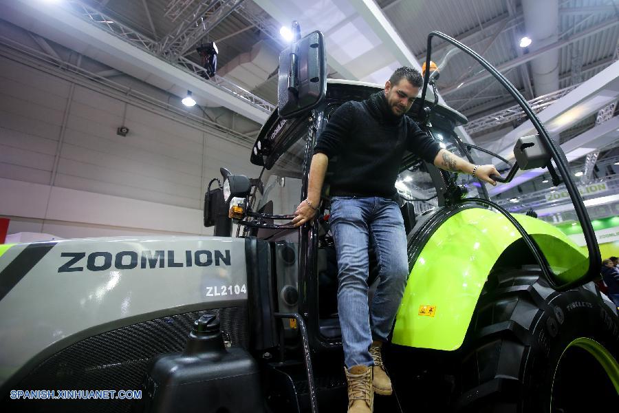 M&aacute;s de 100 empresas chinas participan en la Feria Internacional de Maquinarias Agr&iacute;colas en Hannover 2015 el d&iacute;a 8 de noviembre, la cual es la feria de m&aacute;xima escala en el campo de maquinaria agr&iacute;cola del mundo. 