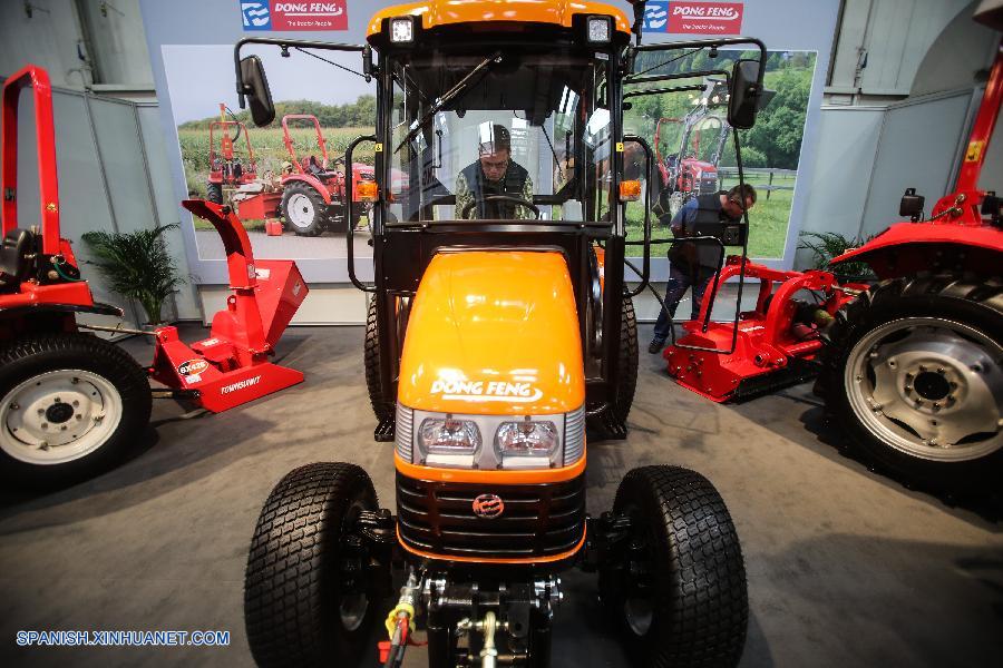 （M&aacute;s de 100 empresas chinas participan en la Feria Internacional de Maquinarias Agr&iacute;colas en Hannover 2015 el d&iacute;a 8 de noviembre, la cual es la feria de m&aacute;xima escala en el campo de maquinaria agr&iacute;cola del mundo. 