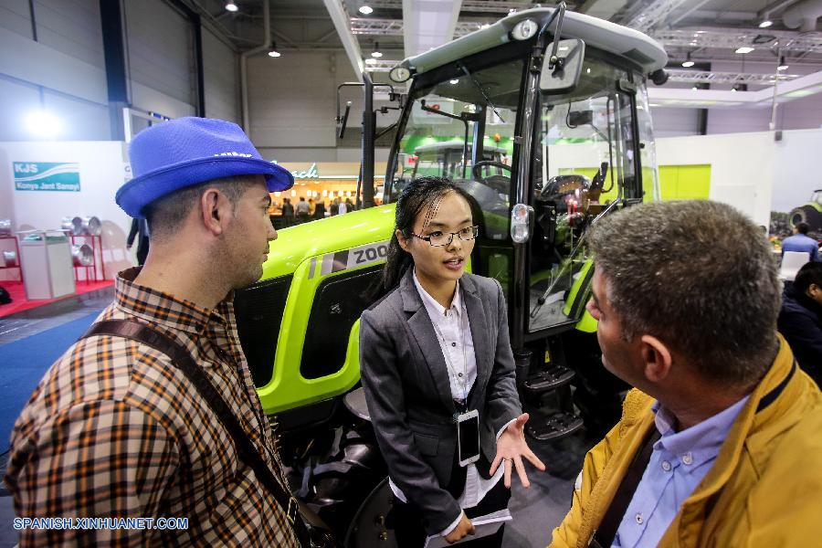 M&aacute;s de 100 empresas chinas participan en la Feria Internacional de Maquinarias Agr&iacute;colas en Hannover 2015 el d&iacute;a 8 de noviembre, la cual es la feria de m&aacute;xima escala en el campo de maquinaria agr&iacute;cola del mundo. 