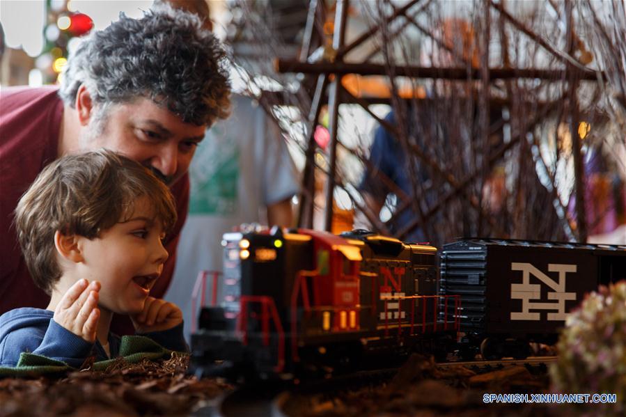 U.S.-NEW YORK-HOLIDAY TRAIN SHOW