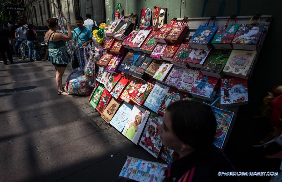 CHILE-SANTIAGO-SOCIETY-CHRISTMAS