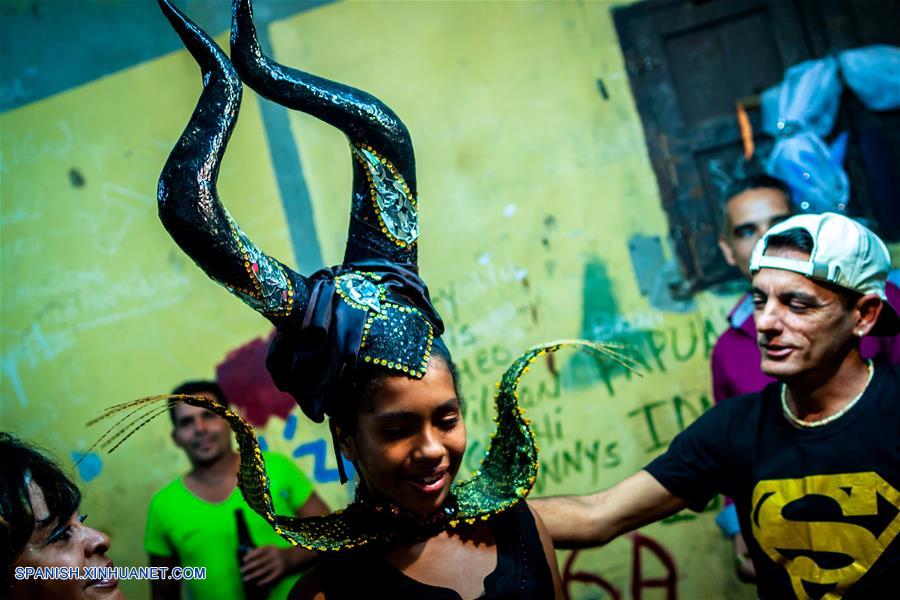 Como una de las fiestas más arraigadas en la tradición cubana, la 'Charangas' fue seleccionada como patrimonio cultural de Cuba en 2015.