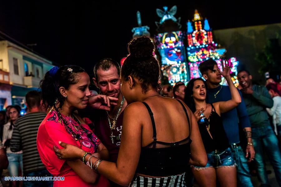 Como una de las fiestas más arraigadas en la tradición cubana, la 'Charangas' fue seleccionada como patrimonio cultural de Cuba en 2015.