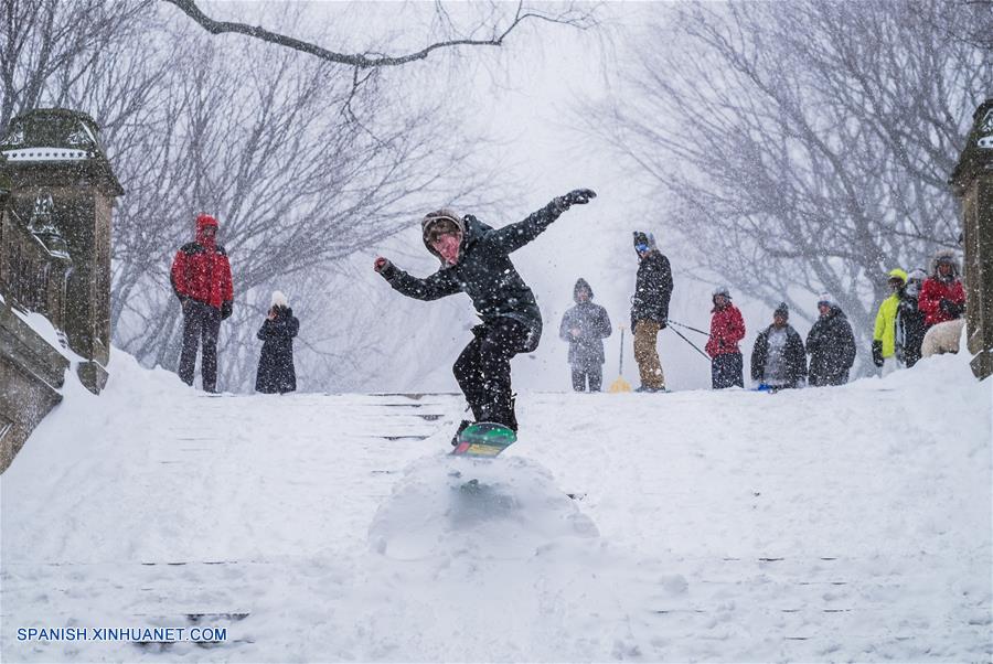 EEUU: Tormenta de nieve azota Nueva York