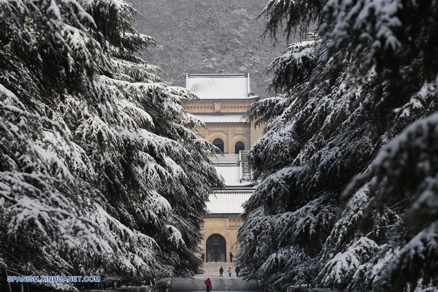 Fotos de Xinhua de la semana 0118-0124: China, Mundo de hielo y nieve