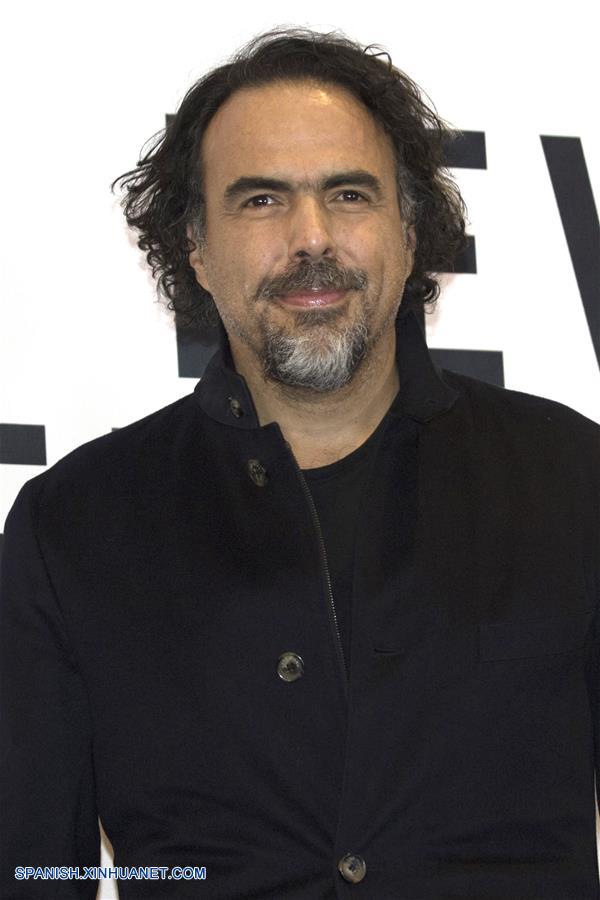 Director mexicano Alejandro González Iñárritu y actor estadounidense Leonardo DiCaprio posan durante el photocall para promover la película El Renacido en la Ciudad de México, el 26 de enero de 2016.