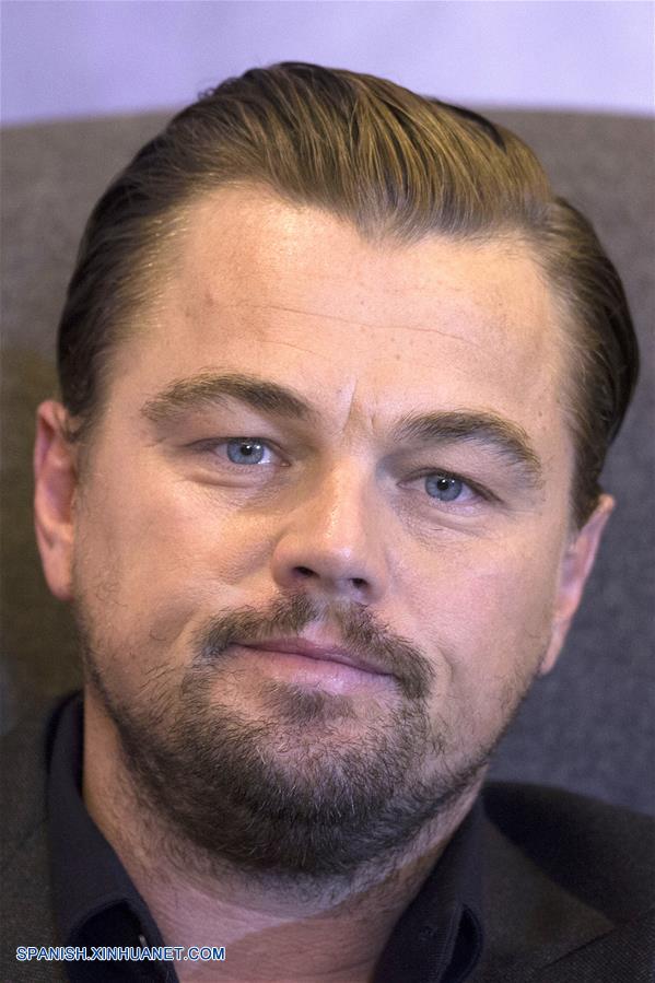 Director mexicano Alejandro González Iñárritu y actor estadounidense Leonardo DiCaprio posan durante el photocall para promover la película El Renacido en la Ciudad de México, el 26 de enero de 2016.
