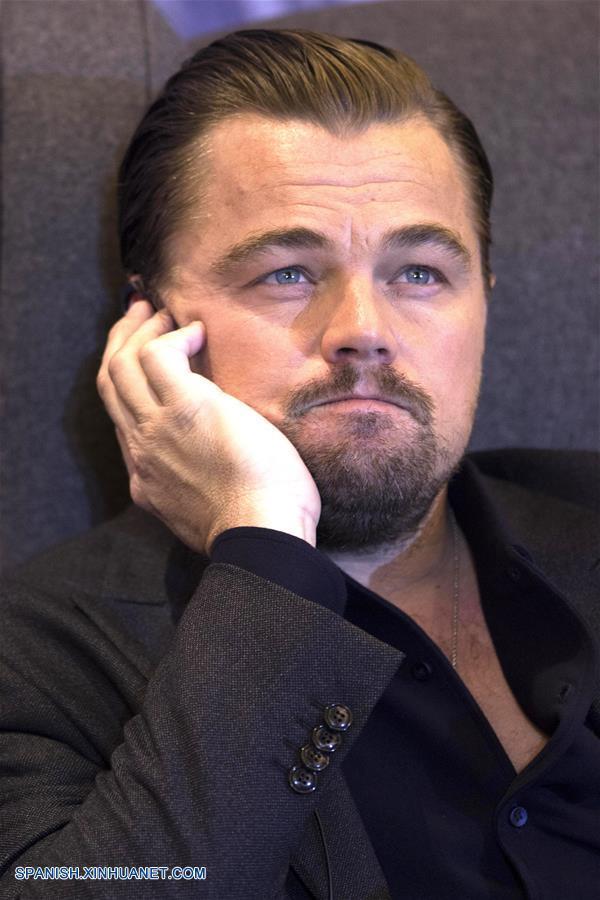 Director mexicano Alejandro González Iñárritu y actor estadounidense Leonardo DiCaprio posan durante el photocall para promover la película El Renacido en la Ciudad de México, el 26 de enero de 2016.