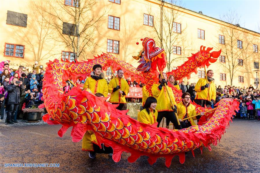 （XHDW）（1）瑞典华侨华人舞龙舞狮喜迎猴年