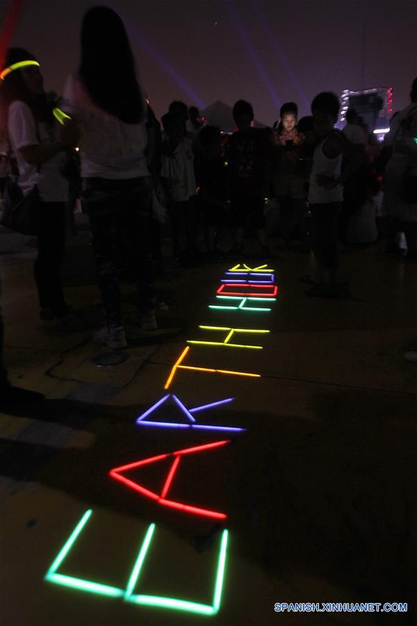 PHILIPPINES-QUEZON CITY-EARTH HOUR EVENT