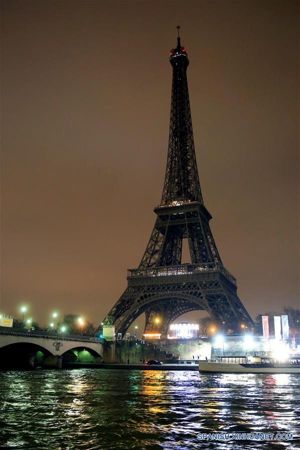 FRANCE-PARIS-EARTH HOUR