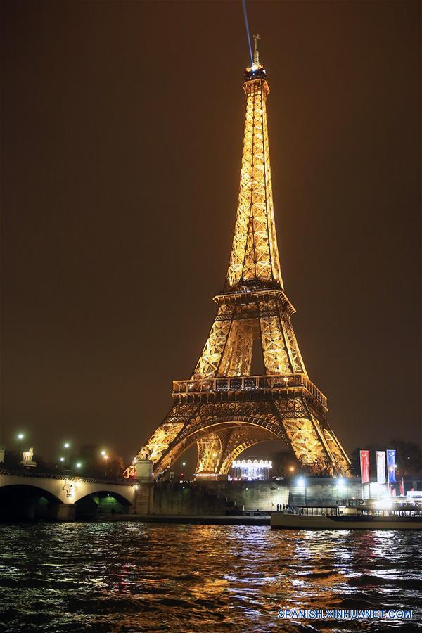 FRANCE-PARIS-EARTH HOUR