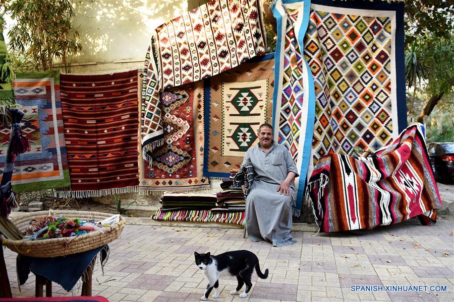 EGYPT-CAIRO-CARPET MAKING