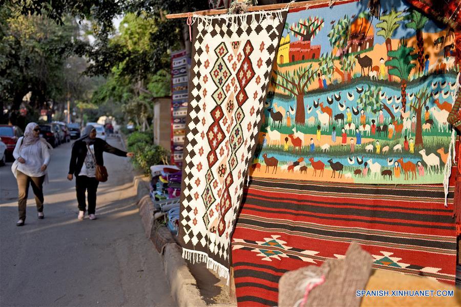 EGYPT-CAIRO-CARPET MAKING