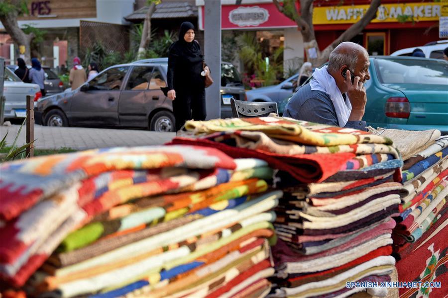 EGYPT-CAIRO-CARPET MAKING