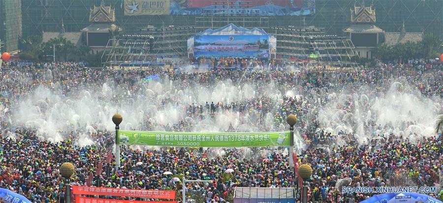 #CHINA-YUNNAN-JINGHONG-WATER-SPRINKLING FESTIVAL (CN) 