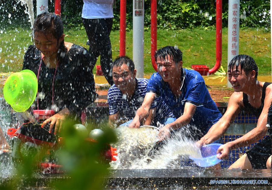 #CHINA-YUNNAN-JINGHONG-WATER-SPRINKLING FESTIVAL (CN) 