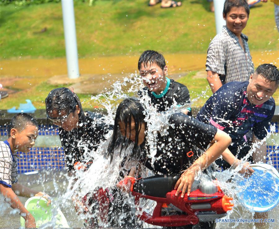 #CHINA-YUNNAN-JINGHONG-WATER-SPRINKLING FESTIVAL (CN) 