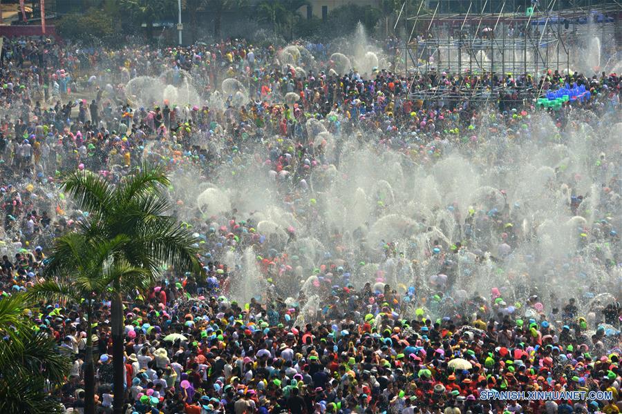 #CHINA-YUNNAN-JINGHONG-WATER-SPRINKLING FESTIVAL (CN) 