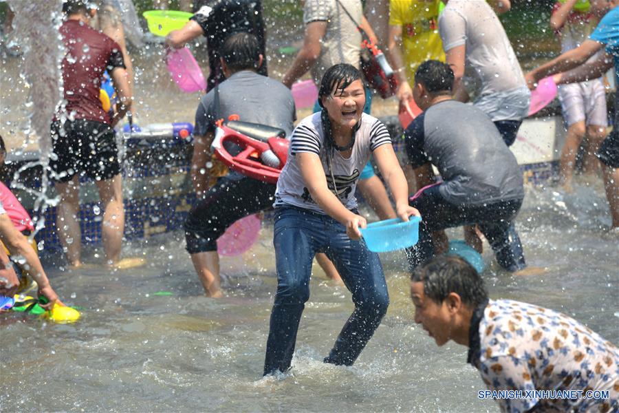 #CHINA-YUNNAN-JINGHONG-WATER-SPRINKLING FESTIVAL (CN) 