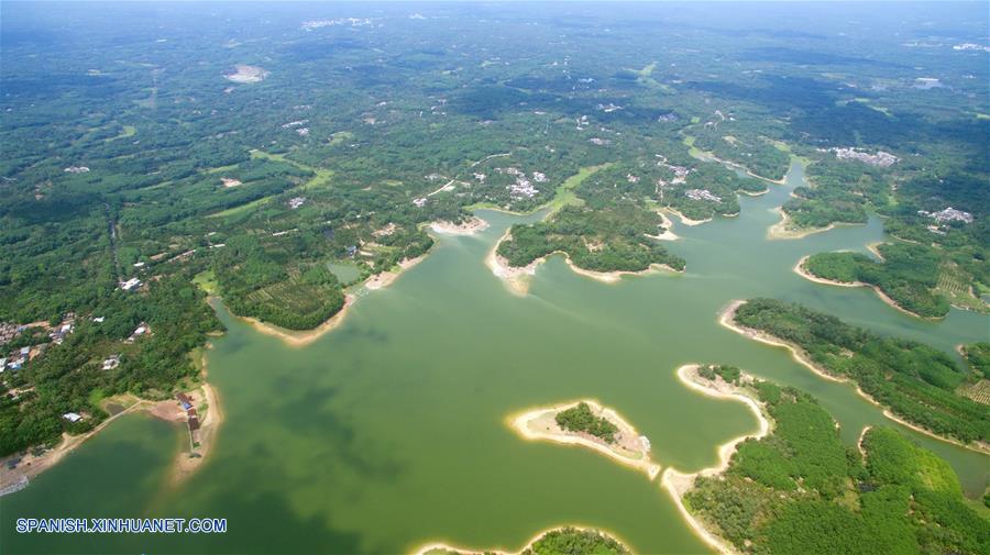 Hainan: Paisaje de reservorio Guanmu en Qionghai
