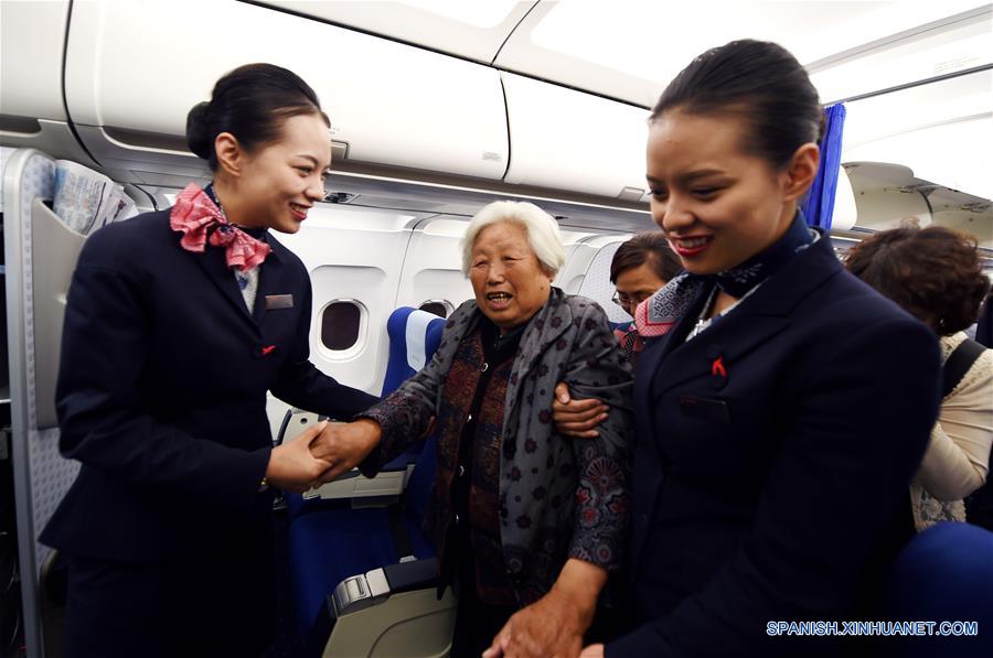 CHINA-GANSU-TWIN SISTERS-FLIGHT STEWARDESS (CN)