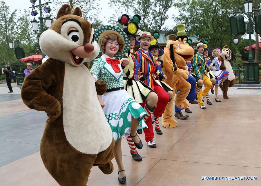 (13)CHINA-SHANGHAI-INDUSTRIA-DISNEYLANDIA 