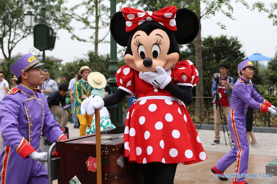 (1)CHINA-SHANGHAI-INDUSTRIA-DISNEYLANDIA 